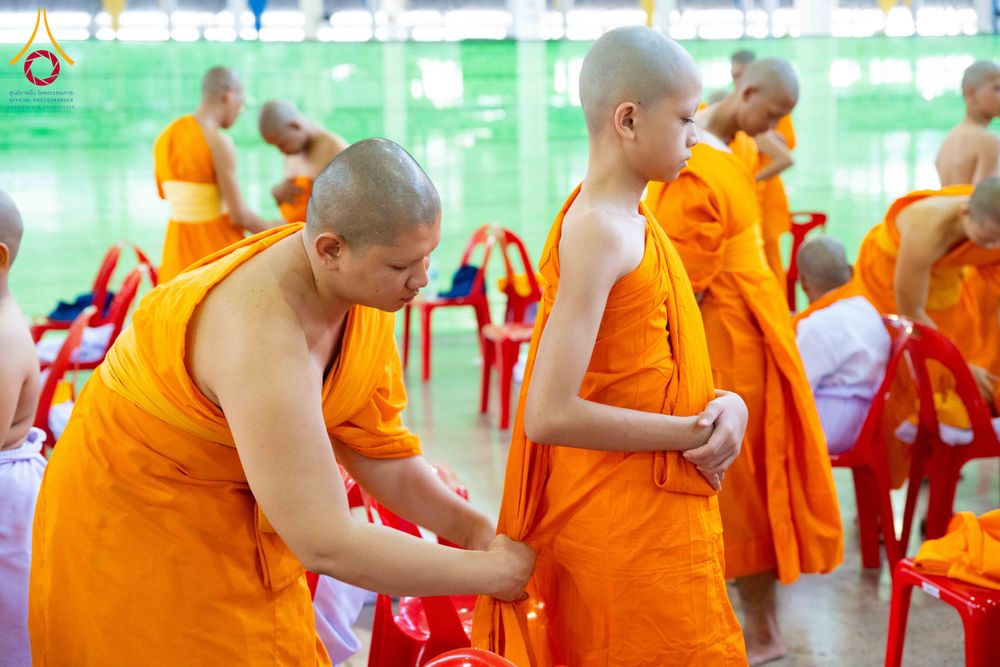 ภาพ No.319547:วันเสาร์ที่ 4 เมษายน พ.ศ.2569 พิธีขอขมา มอบผ้าไตร และถวายบาตรแด่นาคธรรมทายาท ในโครงการบรรพชาสามเณรฟื้นฟูพระพุทธศาสนาทั่วไทย โครงการหน่อแก้วเปรียญธรรม รุ่นที่ 14 โครงการสามเณรยุวธรรมทายาท รุ่นที่ 34 โครงการสามเณรมัชฌิมธรรมทายาท รุ่นที่ 30 ณ สภาธรรมกายสากล