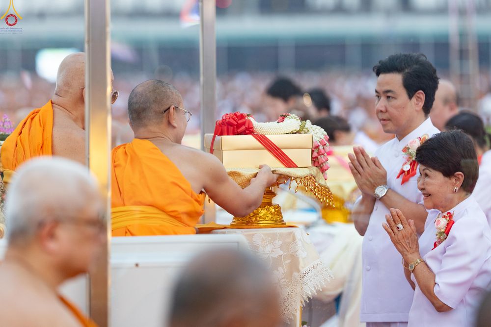 ภาพ No.324123:วันที่ 22 เมษายน พ.ศ.2569 (วันคุ้มครองโลก) พิธีถวายมหาสังฆทาน 40,000 กว่าวัดทั่วประเทศ ณ ลานธรรม พระมหาธรรมกายเจดีย์ วัดพระธรรมกาย