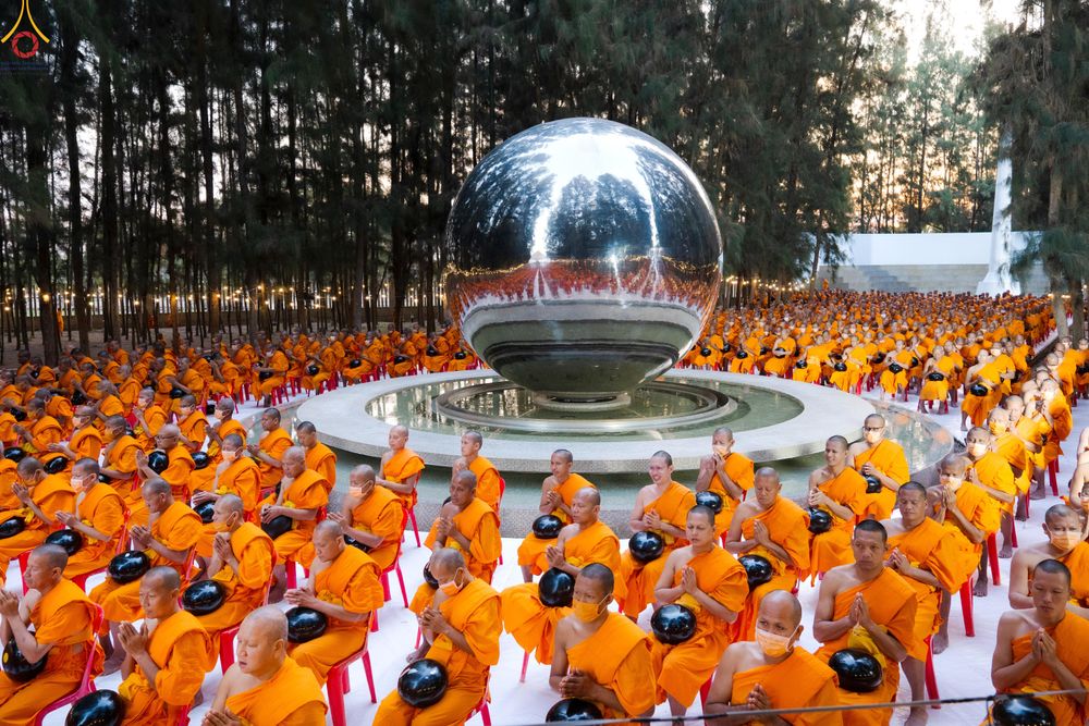 ภาพ No.289221:วันที่ 7 มกราคม พ.ศ. 2569 พิธีตักบาตรพระธรรมยาตรา ณ อนุสรณ์สถานลำดับที่ 1 สถานที่เกิดด้วยรูปกายเนื้อ อนุสรณ์สถานมหาวิหารพระมงคลเทพมุนี (โลตัสแลนด์) อ.สองพี่น้อง จ.สุพรรณบุรี ในโครงการธรรมยาตรา กตัญญูบูชา มหาปูชนียาจารย์ พระมงคลเทพมุนี(สด จนฺทสโร) พระผู้ป