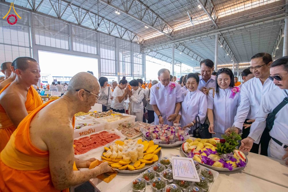 ภาพ No.305349:วันที่ 29 มกราคม พ.ศ. 2569 พิธีถวายภัตตาหารเป็นสังฆทาน แด่พระธรรมยาตรา ณ วัดพระธรรมกาย  จังหวัดปทุมธานี ในโครงการธรรมยาตรา กตัญญูบูชา มหาปูชนียาจารย์ พระมงคลเทพมุนี(สด จนฺทสโร) พระผู้ปราบมาร อนุสรณ์สถาน 7 แห่ง ปีที่ 14