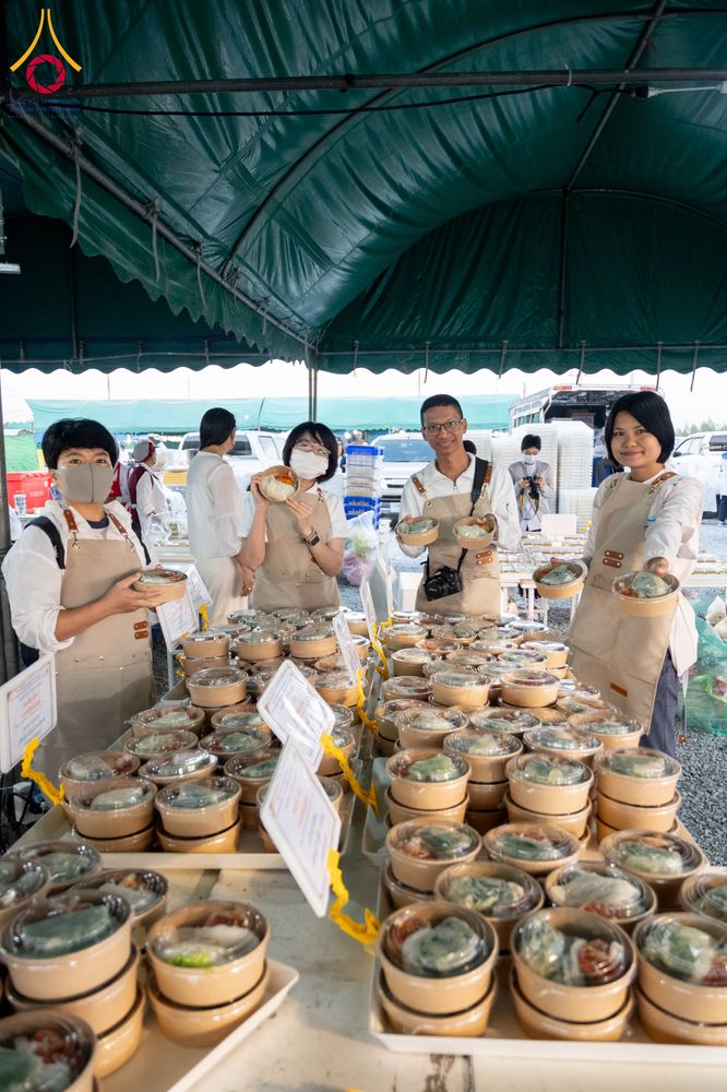 ภาพ No.300996:วันที่ 23 มกราคม พ.ศ. 2569 พิธีถวายภัตตาหารเป็นสังฆทาน แด่พระธรรมยาตรา ณ อนุสรณ์สถานบางปลา วัดบางปลา อำเภอบางเลน จังหวัดนครปฐม ในโครงการธรรมยาตรา กตัญญูบูชา มหาปูชนียาจารย์ พระมงคลเทพมุนี(สด จนฺทสโร) พระผู้ปราบมาร อนุสรณ์สถาน 7 แห่ง ปีที่ 14