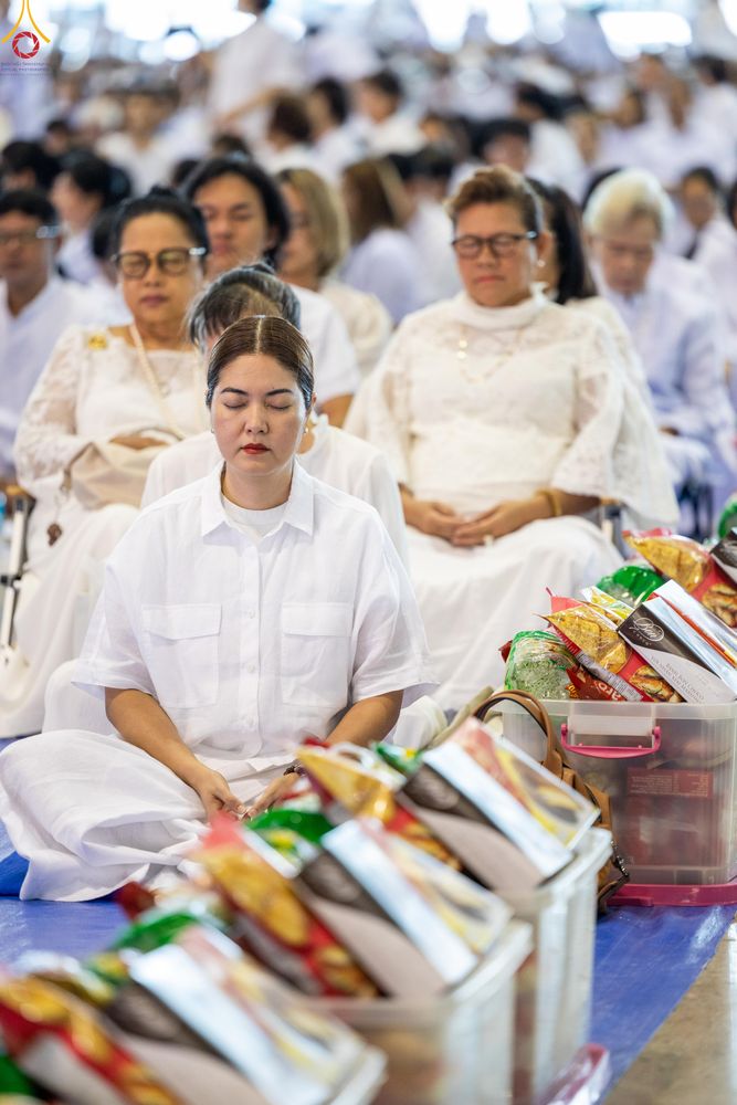 ภาพ No.337585:วันอาทิตย์ต้นเดือน 5 กรกฎาคม พ.ศ.2569 พิธีตักบาตรข้าวสารอาหารแห้ง  ณ บ้านแก้วเรือนทองคุณยายฯ วัดพระธรรมกาย