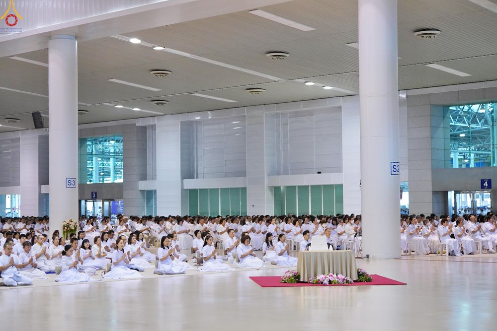 ภาพ No.331202:วันวิสาขบูชา อาทิตย์ที่ 31 พฤษภาคม พ.ศ.2569 พิธีปฏิบัติธรรม ณ ห้องแก้วสารพัดนึก 1  วัดพระธรรมกาย จังหวัดปทุมธานี