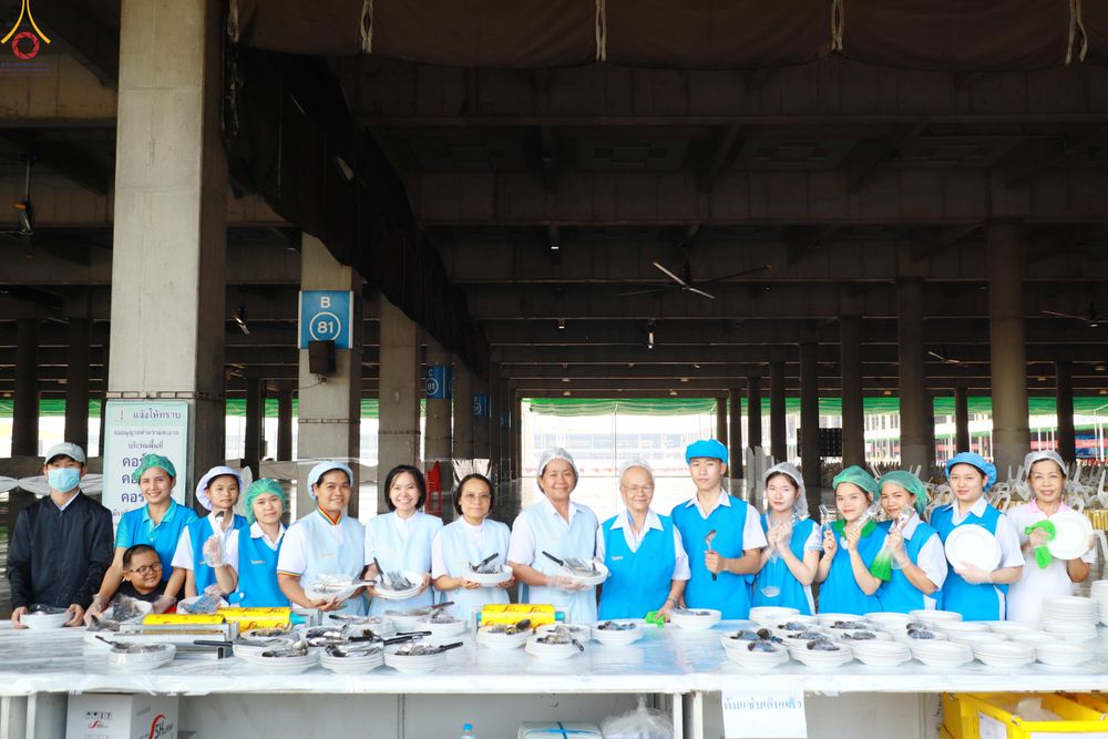 ภาพ No.322967:วันที่ 17-19 เมษายน พ.ศ.2569 การปูผ้ากระสอบขาว , เตรียมจุดฉัน , เตรียมจุดพักค้าง เพื่องานถวายมหาสังฆทาน 40,000 กว่าวัดทั่วประเทศ วันคุ้มครองโลก 22 เมษายน พ.ศ.2569 วัดพระธรรมกาย
