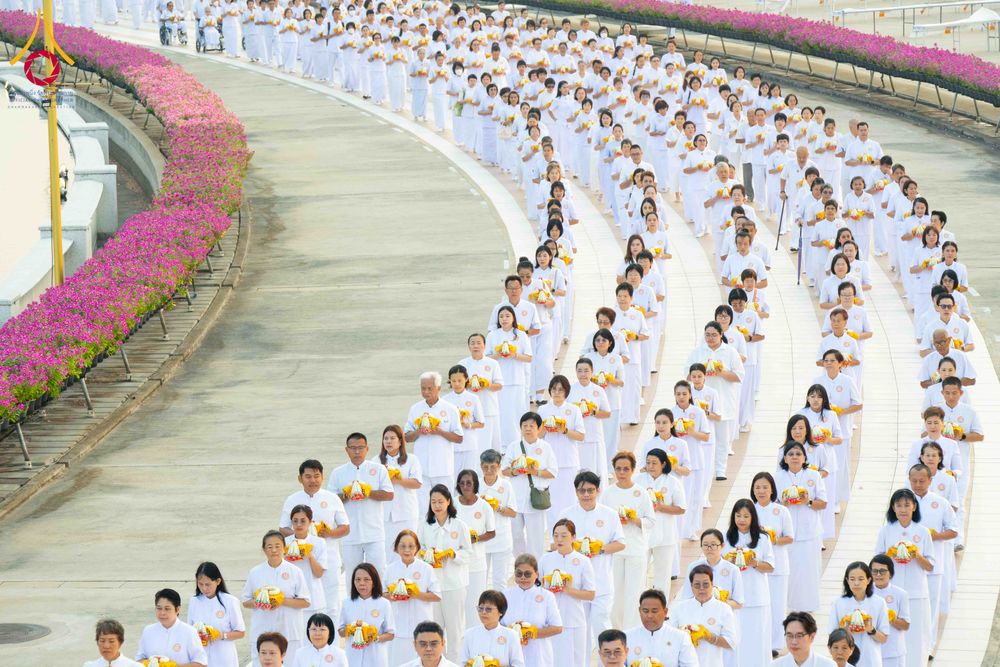 ภาพ No.319367:วันเสาร์ที่ 4 เมษายน พ.ศ.2569 พิธีขอขมา มอบผ้าไตร และถวายบาตรแด่นาคธรรมทายาท ในโครงการบรรพชาสามเณรฟื้นฟูพระพุทธศาสนาทั่วไทย โครงการหน่อแก้วเปรียญธรรม รุ่นที่ 14 โครงการสามเณรยุวธรรมทายาท รุ่นที่ 34 โครงการสามเณรมัชฌิมธรรมทายาท รุ่นที่ 30 ณ สภาธรรมกายสากล