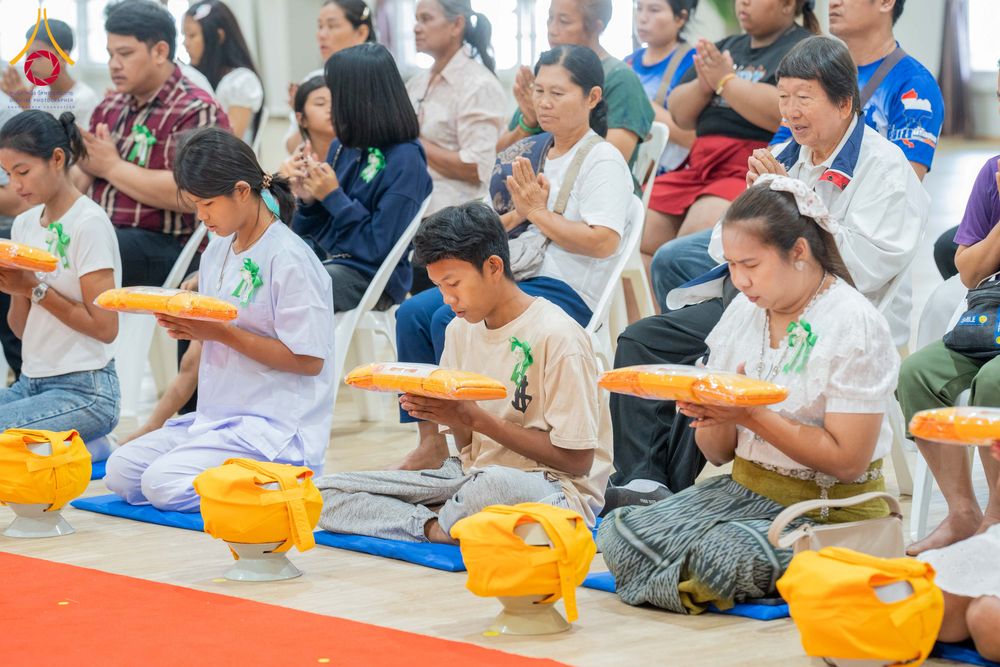 ภาพ No.318660:วันที่ 29 มีนาคม พ.ศ. 2569 พิธีเวียนประทักษิณ มอบผ้าไตร บรรพชาสามเณร  ณ ศูนย์อบรมเยาวชนกาญบุรี