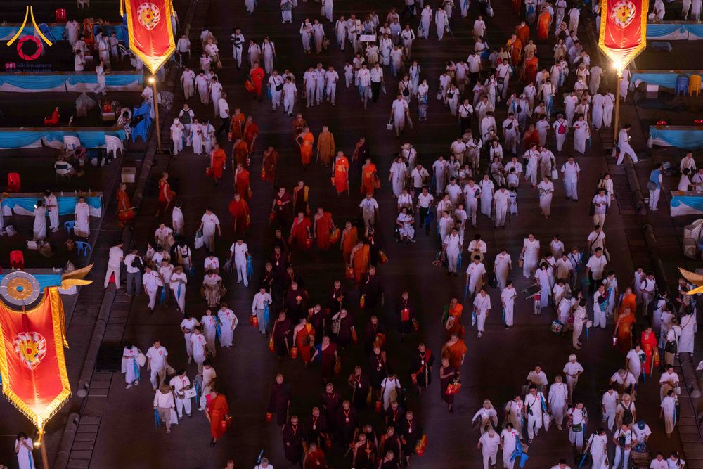 ภาพ No.324504:วันที่ 22 เมษายน พ.ศ.2569 (วันคุ้มครองโลก) บรรยากาศพระสังฆาธิการและสาธุชน การเดินทางกลับ งานถวายมหาสังฆทาน 40,000 กว่าวัดทั่วประเทศ วัดพระธรรมกาย