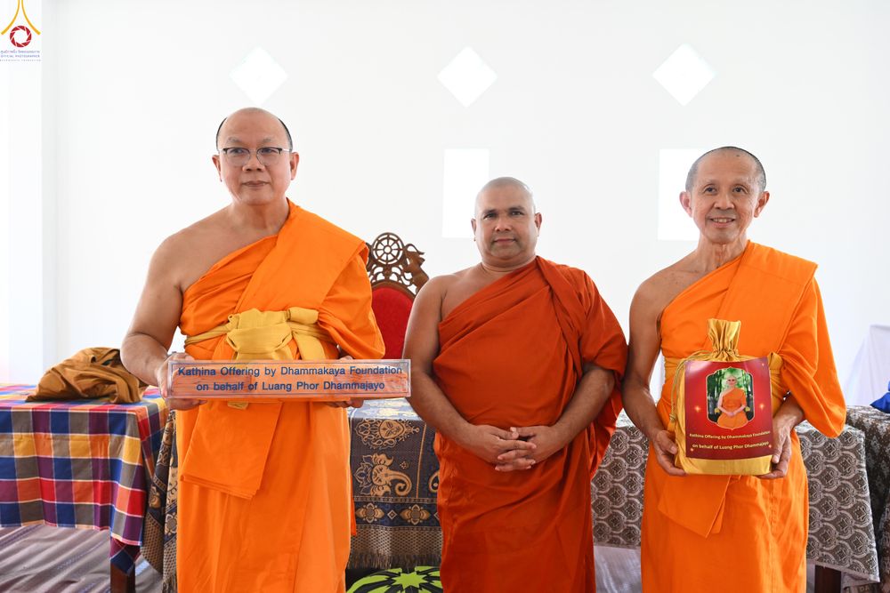 ภาพ No.284334:วันที่ 28 ตุลาคม พ.ศ.2568 กฐินสมทบต่างประเทศ โดยคณะศิษยานุศิษย์ บูชาธรรม 81 ปี หลวงพ่อธัมมชโย ณ วัดศรีสุคตาราม บาลังโกด้า ศรีลังกา