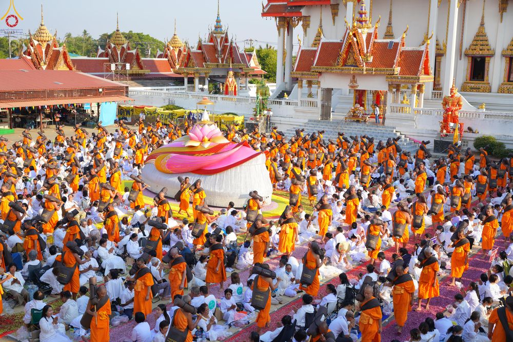 ภาพ No.295383:วันที่ 16 มกราคม พ.ศ. 2569 พิธีต้อนรับพระธรรมยาตรา อนุสรณ์สถานลำดับที่ 4 (ภาพชุดที่ 2) สถานที่เกิดด้วยกายธรรม ณ วัดโบสถ์บน ต.บางคูเวียง จ.นนทบุรี ในโครงการธรรมยาตรา กตัญญูบูชา มหาปูชนียาจารย์ พระมงคลเทพมุนี(สด จนฺทสโร) พระผู้ปราบมาร อนุสรณ์สถาน 7 แห่ง ปี