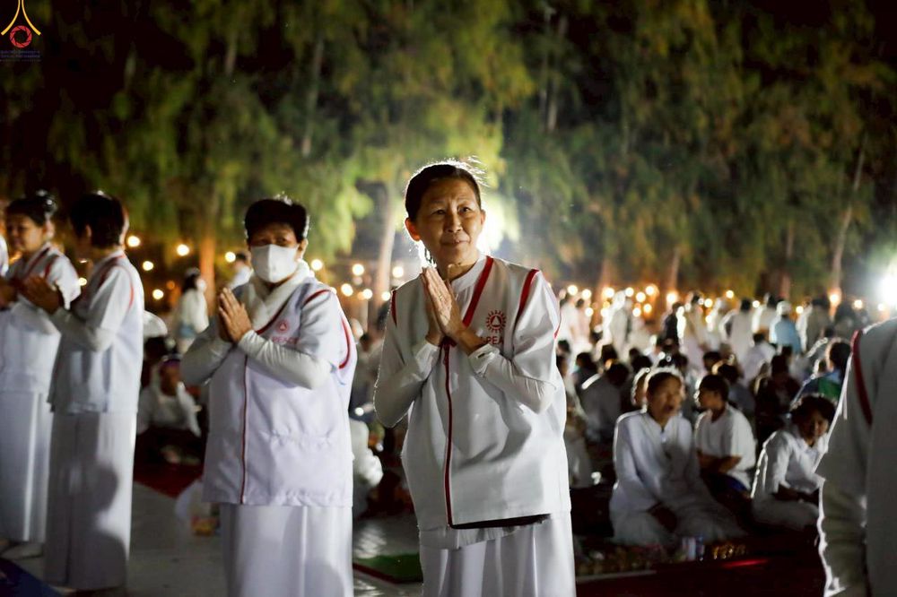 ภาพ No.300668:ภาพเบื้องหลังอาสาสมัครรวมใจ ชุดที่ 3 ในโครงการธรรมยาตรา กตัญญูบูชา มหาปูชนียาจารย์ พระมงคลเทพมุนี(สด จนฺทสโร) พระผู้ปราบมาร อนุสรณ์สถาน 7 แห่ง ปีที่ 14