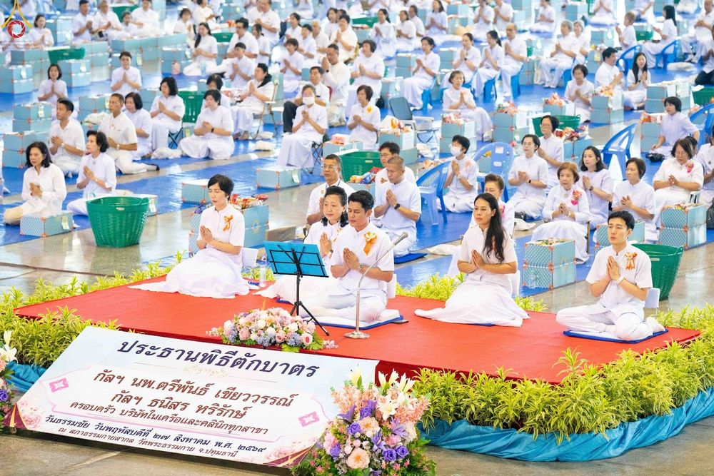 ภาพ No.345325:วันพฤหัสบดีที่ 27 สิงหาคม พ.ศ.2569 พิธีตักบาตรในวันธรรมชัย ณ สภาธรรมกายสากล วัดพระธรรมกาย ปทุมธานี