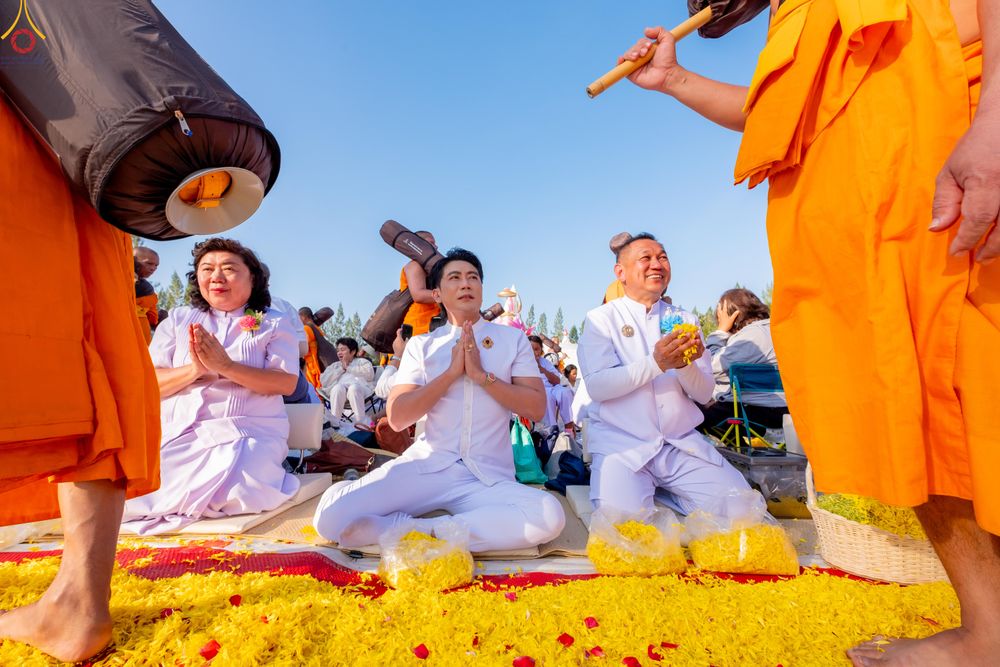 ภาพ No.290546:วันที่ 7 มกราคม พ.ศ. 2569 พิธีต้อนรับพระธรรมยาตรา ณ อนุสรณ์สถานลำดับที่ 2  สถานที่ตั้งมโนปณิธานบวชตลอดชีวิต อนุสรณ์สถานคลองบางนางแท่น (ภาพชุดที่ 2) อ.สามพราน จ.นครปฐม ในโครงการธรรมยาตรา กตัญญูบูชา มหาปูชนียาจารย์ พระมงคลเทพมุนี(สด จนฺทสโร) พระผู้ปราบมาร 