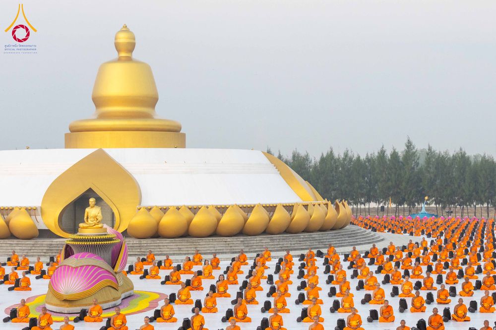 ภาพ No.299769:วันที่ 19 มกราคม พ.ศ.2569 พระธรรมยาตราปฏิบัติธรรมและถ่ายภาพหมู่ประวัติศาสตร์ ณ อนุสรณ์สถานลำดับที่ 5 สถานที่เผยแผ่วิชชาธรรมกายครั้งแรก  อนุสรณ์สถานบางปลาวัดบางปลา อ.บางเลน จ.นครปฐม ในโครงการธรรมยาตรา กตัญญูบูชา มหาปูชนียาจารย์ พระมงคลเทพมุนี(สด จนฺทสโร) 