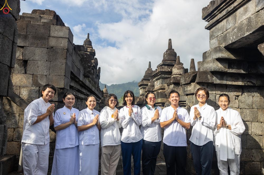 ภาพ No.330058:วันที่ 27-29 พฤษภาคม พ.ศ.2569 MBMI Tangerang (Majelis Agama Buddha Mahanikaya) ได้มีการเตรียมงานเพื่อจัดงานวิสาขบูชานานาชาติ  ชึ่งในงานจะมีการจุดประทีปโคมลาน โคมลอย กว่า 20,000 ดวง  เพื่อน้อมถวายเป็นพุทธบูชา และเพื่อเป็นการกระชับสัมพันธมิตรภาพ