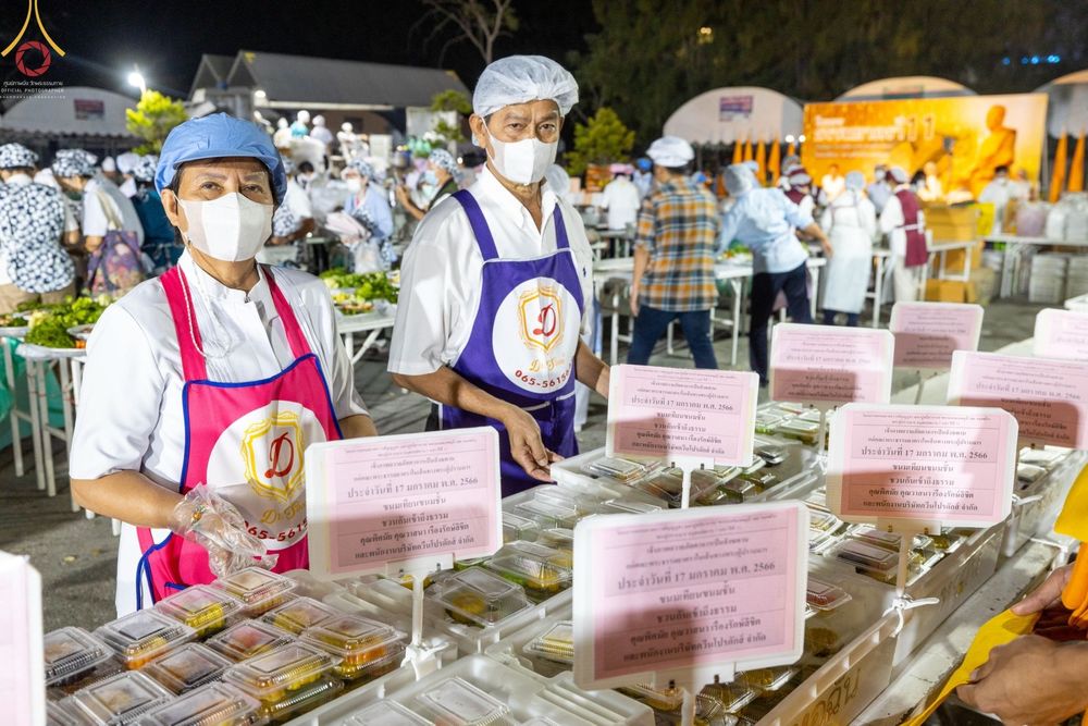 ภาพ No.71768:พิธีถวายภัตตาหารเป็นสังฆทาน แด่คณะพระธรรมยาตราฯ ในโครงการธรรมยาตรากตัญญูบูชา มหาปูชนียาจารย์ พระมงคลเทพมุนี(สด จนฺทสโร) พระผู้ปราบมาร อนุสรณ์สถาน 7 แห่ง ปีที่ 11 วันที่ 17 มกราคม พ.ศ. 2566