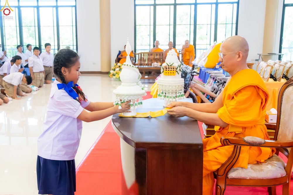 ภาพ No.283939:วันที่ 18 พฤศจิกายน พ.ศ. 2568 พิธีทอดกฐินสามัคคีทั่วไทย 30,000 วัด  โดยคณะศิษยานุศิษย์ บูชาธรรม 81 ปี  หลวงพ่อธัมมชโย  ณ วัดสวายสอ จ.บุรีรัมย์