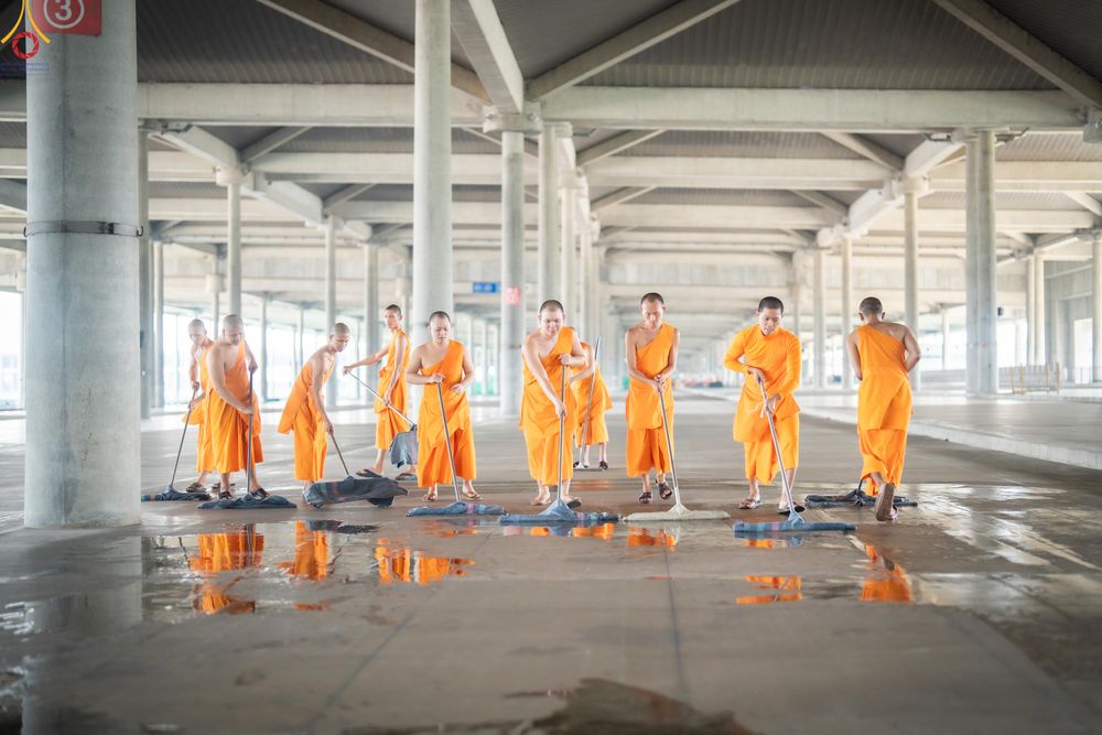 ภาพ No.322371:วันที่ 16 เมษายน พ.ศ.2569 การจัดเตรียมเบาะรองนอน เช็ดทำความสะอาด  เพื่องานถวายมหาสังฆทาน 40,000 กว่าวัดทั่วประเทศ วันคุ้มครองโลก 22 เมษายน พ.ศ.2569 วัดพระธรรมกาย