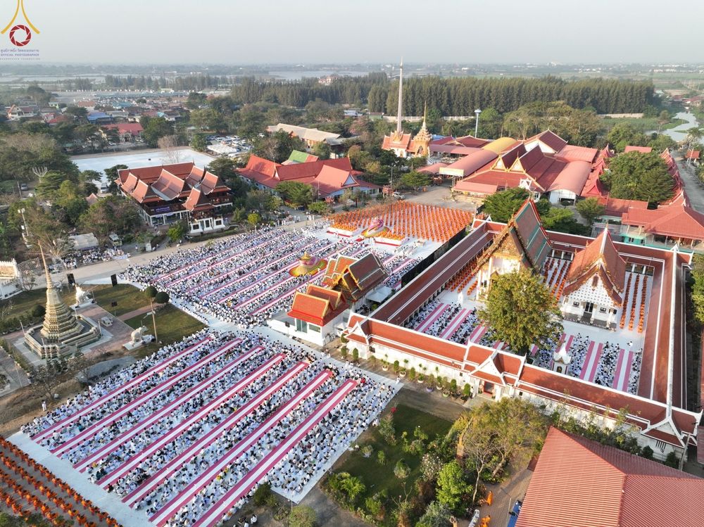 ภาพ No.71990:พิธีตักบาตรพระธรรมยาตราฯ ในโครงการธรรมยาตรากตัญญูบูชา มหาปูชนียาจารย์ พระมงคลเทพมุนี(สด จนฺทสโร) พระผู้ปราบมาร ปีที่ 11 ณ อนุสรณ์สถานลำดับที่ 3 สถานที่เกิดใหม่ในเพศสมณะ วัดสองพี่น้อง อ.สองพี่น้อง จ.สุพรรณบุรี วันที่ 18 มกราคม พ.ศ. 2566