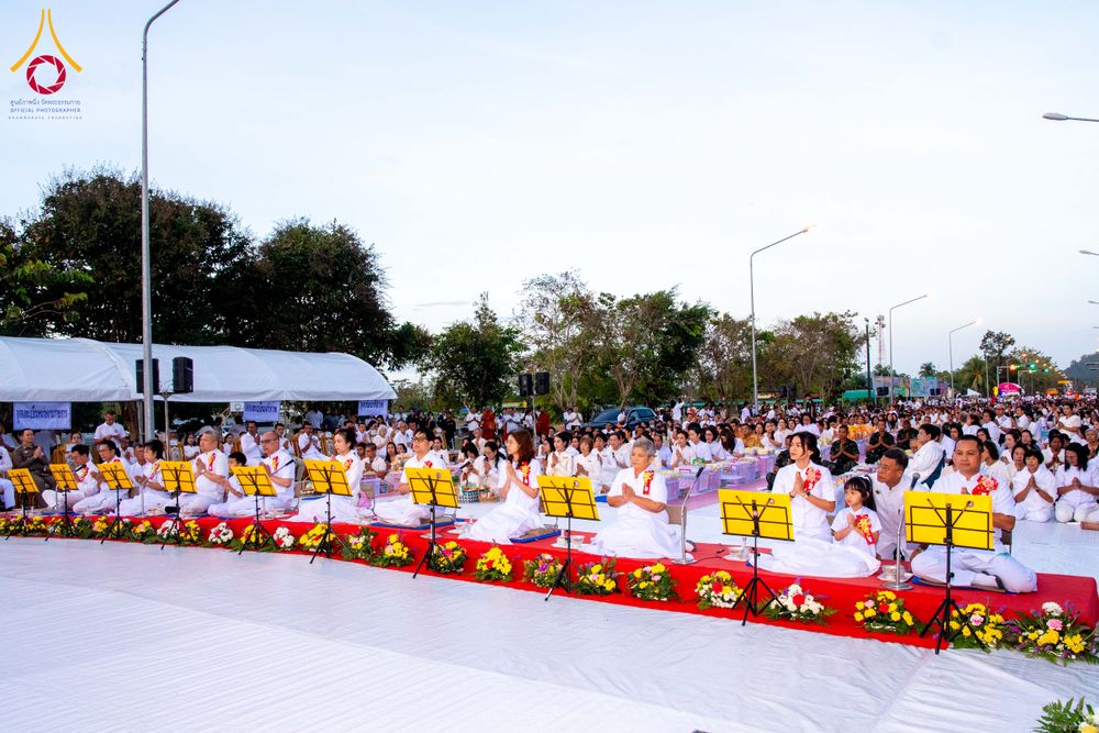 ภาพ No.281503:วันอาทิตย์ที่ 28 ธันวาคม พ.ศ.2568 ตักบาตรพระ 1000 รูป ปีที่ 1 ทำบุญเมืองสตูลส่งท้ายปี ณ หน้าโรงเรียนสตูลวิทยา จ.สตูล