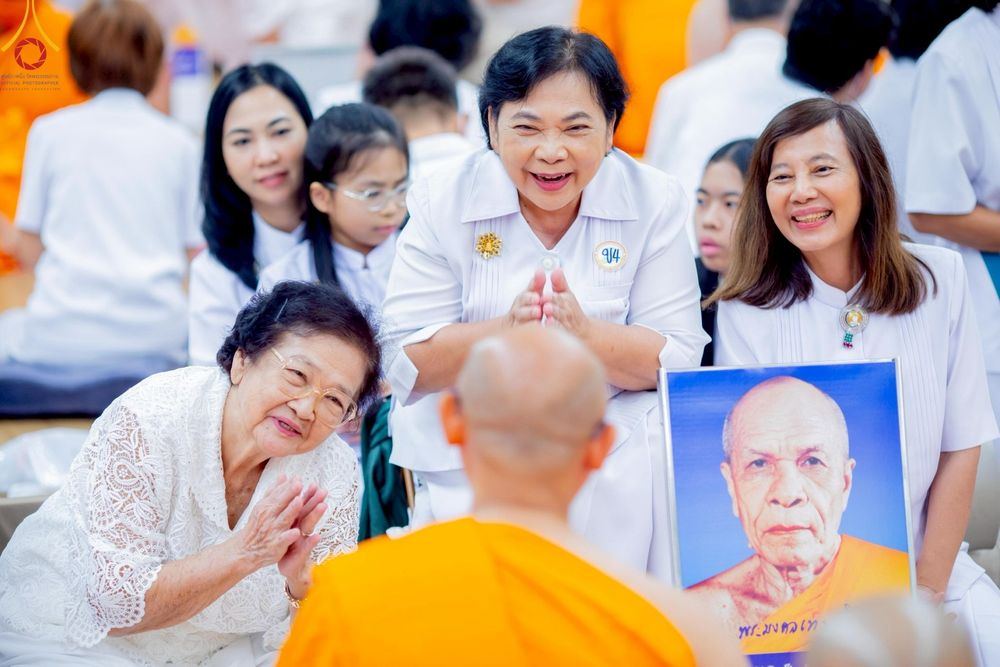 ภาพ No.217339:วันเสาร์ที่ 12 เมษายน พ.ศ. 2568 พิธีบรรพชา พิธีขอศีลและขอนิสสัย พิธีมอบบาตร ในโครงการอุปสมบทหมู่ บูชาธรรมหลวงพ่อธัมมชโย, โครงการธรรมทายาท ระดับอุดมศึกษา รุ่นที่ 52 ,  โครงการบวชพระนานาชาติ AEC & WAB CEO รุ่นที่ 4 ณ วัดพระธรรมกาย