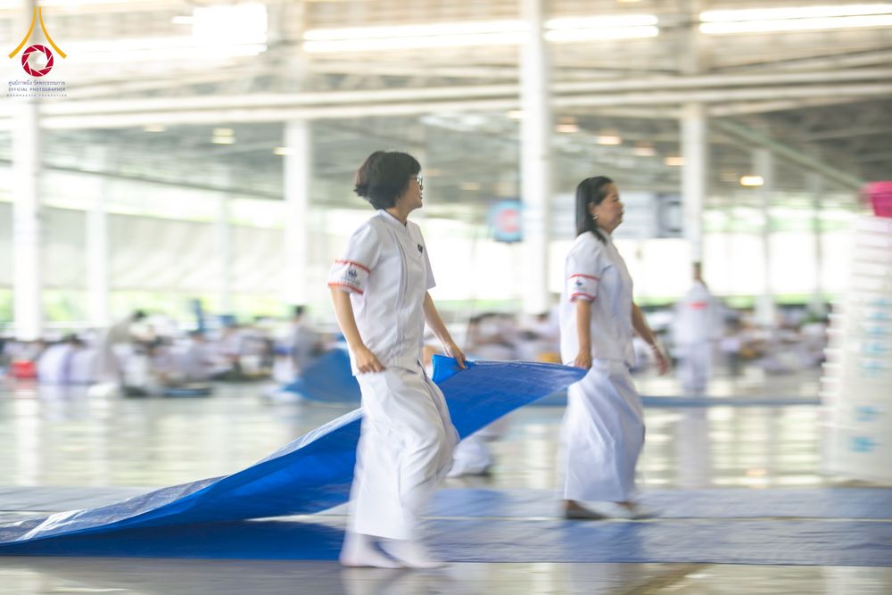 ภาพ No.256916:วันที่ 5 ตุลาคม พ.ศ. 2568 พิธีตักบาตร ข้าวสารอาหารแห้ง ณ บ้านแก้วเรือนทองคุณยายฯ สภาธรรมกายสากล วัดพระธรรมกาย