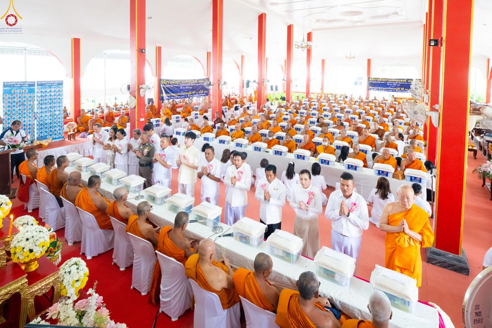 ภาพ No.339281:วันเสาร์ที่ 27 มิถุนายน พ.ศ. 2569 พิธีตักบาตรแด่คณะสงฆ์ 323 วัด 4 จังหวัดชายแดนภาคใต้ พิธีถวายสังฆทานแด่คณะสงฆ์ 323 วัด ปีที่ 22 ครั้งที่ 187 พิธีมอบกองทุนหนุนแรงใจช่วยครูใต้ ปีที่ 19 ครั้งที่ 150 และพิธีทำบุญอุทิศส่วนกุศลให้ผู้วายชนม์