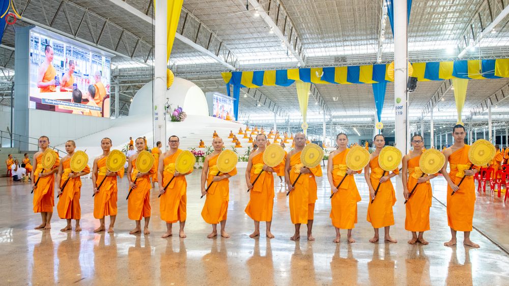ภาพ No.339086:วันอาทิตย์ที่ 12 กรกฎาคม พ.ศ.2569 พิธีมุทิตาผู้สอบได้เปรียญธรรม ประโยค 1-2 ถึง ป.ธ.9 และ บ.ศ.1-2 ถึง บ.ศ.6 สำนักศาสนศึกษาวัดพระธรรมกาย ประจำปี 2569, พิธีมอบตราตั้งแต่งตั้งอาจารย์ใหญ่ สำนักศาสนศึกษาวัดพระธรรมกาย