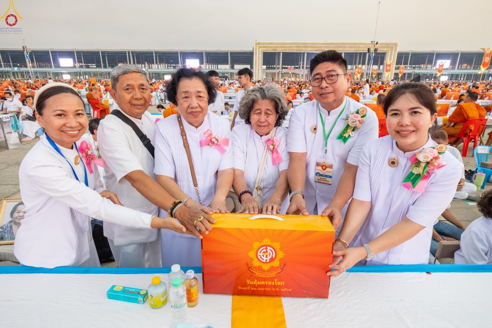 ภาพ No.325088:วันที่ 22 เมษายน พ.ศ.2569 (วันคุ้มครองโลก) พิธีถวายมหาสังฆทาน 40,000 กว่าวัดทั่วประเทศ (ชุดที่ 2) ณ ลานธรรม พระมหาธรรมกายเจดีย์ วัดพระธรรมกาย