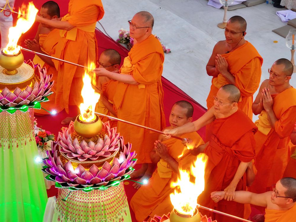 ภาพ No.292067:วันที่ 10 มกราคม พ.ศ. 2569 พิธีจุดประทีปถวายเป็นพุทธบูชา และบูชาธรรมมหาปูชนียาจารย์  ณ อนุสรณ์สถานคลองบางนางแท่น อ.สามพราน จ.นครปฐม ในโครงการธรรมยาตรา กตัญญูบูชา มหาปูชนียาจารย์ พระมงคลเทพมุนี(สด จนฺทสโร) พระผู้ปราบมาร อนุสรณ์สถาน 7 แห่ง ปีที่ 14