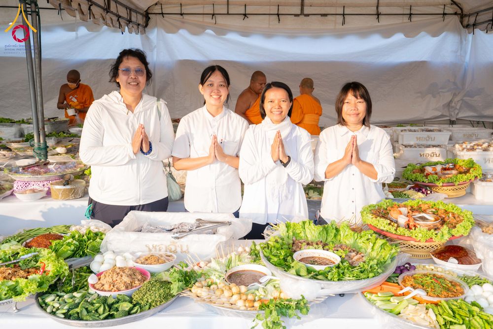 ภาพ No.296701:วันที่ 18 มกราคม พ.ศ. 2569 พิธีถวายภัตตาหารเป็นสังฆทาน แด่พระธรรมยาตรา ณ วัดโบสถ์บน ต.บางคูเวียง จ.นนทบุรี อนุสรณ์สถานลำดับที่ 4 สถานที่เกิดด้วยกายธรรม ในโครงการธรรมยาตรา กตัญญูบูชา มหาปูชนียาจารย์ พระมงคลเทพมุนี(สด จนฺทสโร) พระผู้ปราบมาร อนุสรณ์สถาน 7 แ