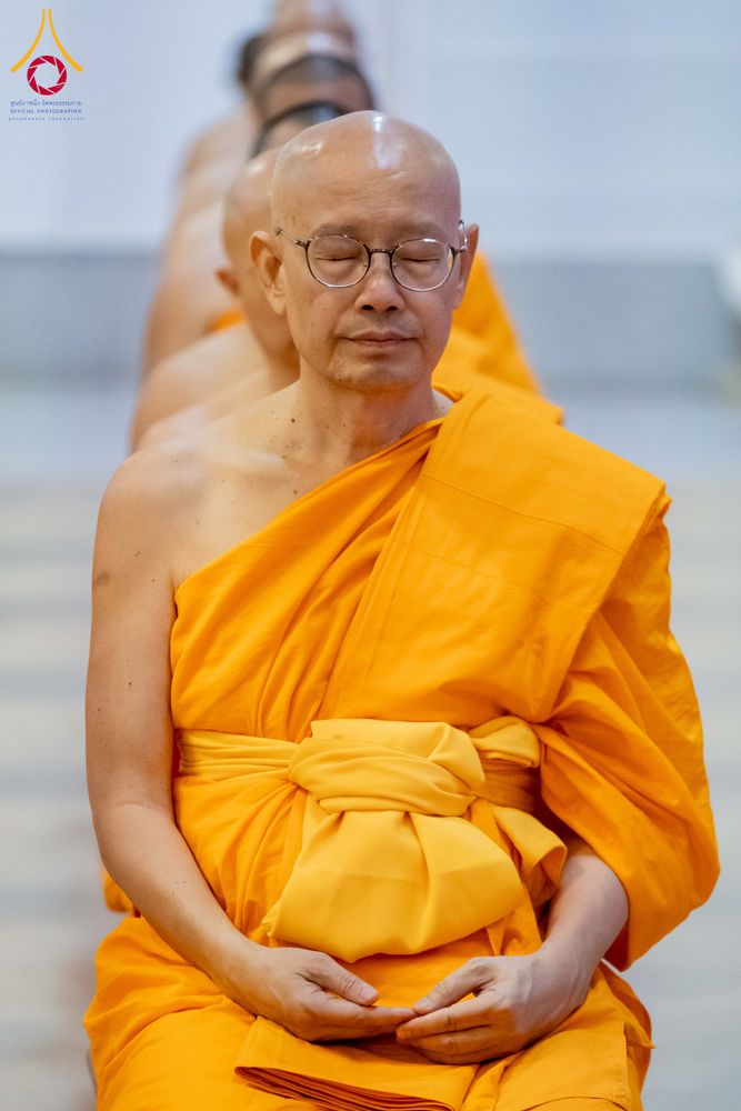 ภาพ No.284800:วันอาทิตย์ที่ 14 ธันวาคม พ.ศ.2568  พิธีปฏิบัติธรรม พิธีถวายภัตตาหารเป็นสังฆทาน พิธีมอบต้นสมบัติจักรพรรดิ ถวายแด่เจ้าอาวาสและประธานสงฆ์ 236 ศูนย์ส่งเสริมศีลธรรมทั่วโลก ณ สภาธรรมกายสากล วัดพระธรรมกาย