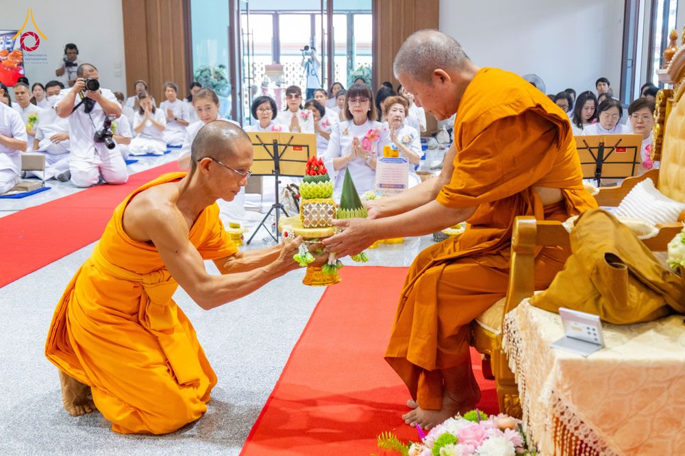 ภาพ No.336221:วันจันทร์ที่ 22 มิถุนายน พ.ศ.2569 พิธีอัญเชิญพระธรรมกาย และบรรจุพระบรมสารีริกธาตุ  ภายในเกศดอกบัวตูม องค์พระประธาน ณ อาคารสมปรารถนา วัดกลางธนรินทร์ ต.บ้านแป้ง อ.พรหมบุรี จ.สิงห์บุรี