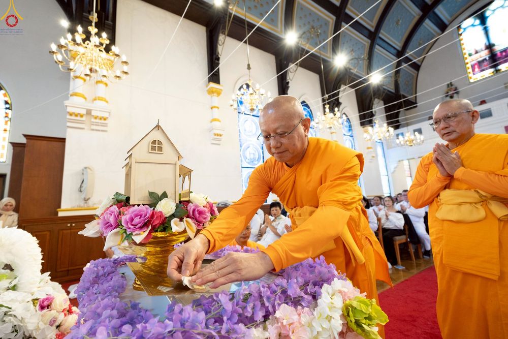 ภาพ No.270831:วันอาทิตย์ที่ 19 ตุลาคม พ.ศ. 2568 พิธีทอดกฐิน “หนึ่งไม่มีสอง” วัดพระธรรมกายนิวคาสเซิล เมืองนิวคาสเซิล ประเทศอังกฤษ 