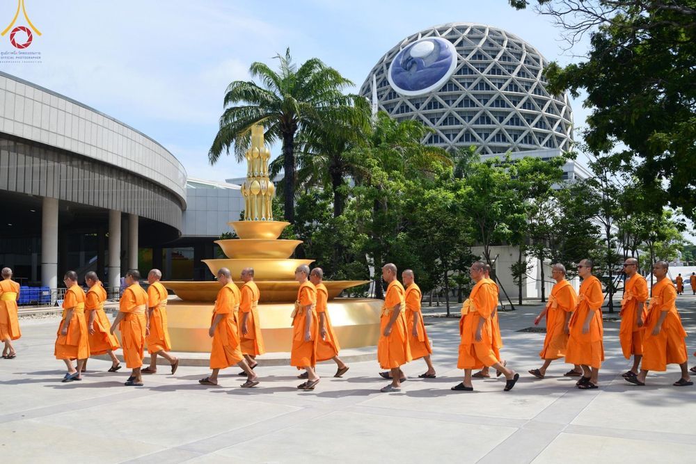 ภาพ No.165745:พิธีถวายภัตตาหารเมนูสวรรค์ วันที่ 26 ตุลาคม พ.ศ. 2567 ณ หอฉันคุณยายอาจารย์ฯ วัดพระธรรมกาย
