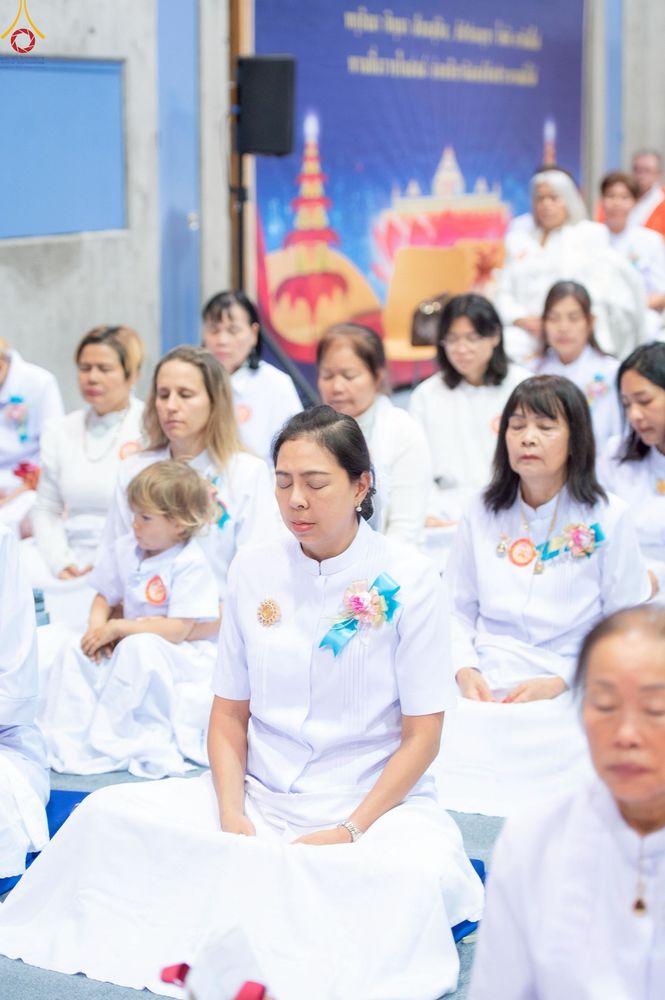 ภาพ No.256007:วันที่ 12 ตุลาคม พ.ศ. 2568 พิธีทอดกฐินวัดพระธรรมกายสวิตเซอร์แลนด์  ณ หอประชุมโรงเรียน Obergoldbach เมือง Bern ประเทศสวิตเซอร์แลนด์