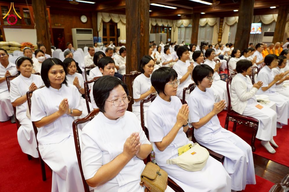 ภาพ No.270755:วันที่ 18 พฤศจิกายน พ.ศ. 2568 วัดพระธรรมกาย เป็นเจ้าภาพบำเพ็ญกุศล  คุณยายอาจารย์ ดร.ตรีธา เนียมขำ  อดีตนายกสมาคมศิษย์หลวงพ่อวัดปากน้ำ ณ ศาลาสตมานุสรณ์ (ศาลาเรือนไทย) วัดปากน้ำ  พระอารามหลวง เขตภาษีเจริญ กรุงเทพมหานคร