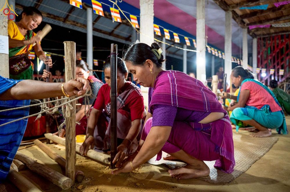 ภาพ No.261603:วันที่ 19 ตุลาคม พ.ศ. 2568 พิธีทอดกฐินสมทบ วัดกัลยาณมิตรต่างประเทศ บูชาธรรม 81 ปี หลวงพ่อธัมมชโย ณ วัดสารนาถ เมืองคาร์การชารี ประเทศบังกลาเทศ 