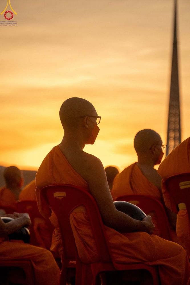 ภาพ No.105211:พิธีตักบาตรฉลองพระบวชใหม่ รุ่นบูชาธรรมมหาปูชนียาจารย์ และต้อนรับศักราชใหม่ วันจันทร์ที่ 1 มกราคม พ.ศ. 2567 ณ ลานธรรมพระมหาธรรมกายเจดีย์ วัดพระธรรมกาย