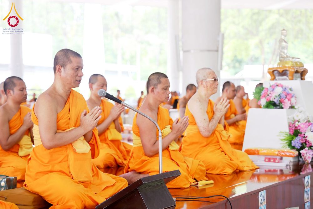 ภาพ No.262647:วันที่ 18,25 ตุลาคม พ.ศ. 2568 พิธีถวายภัตตาหารเมนูสวรรค์ เพื่อการบรรลุธรรม ณ หอฉันคุณยายอาจารย์ฯ วัดพระธรรมกาย