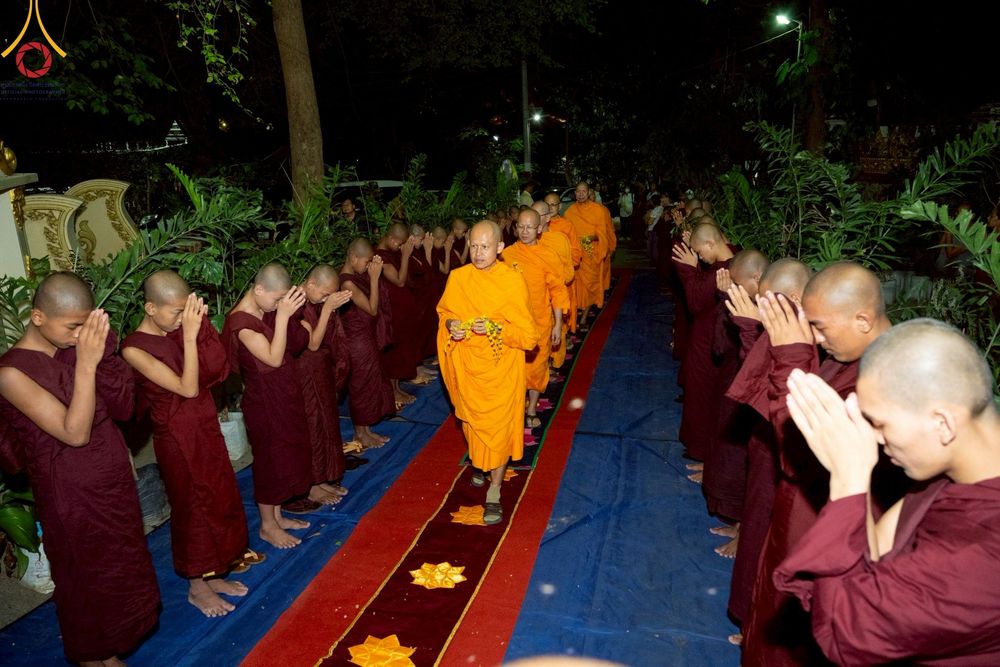 ภาพ No.220004:วันจันทร์ที่ 14 เมษายน พ.ศ. 2568 พระครูสิทธิรัตนวิเทศ ผู้ช่วยเจ้าอาวาสวัดพระธรรมกาย พร้อมด้วยผู้แทนมูลนิธิธรรมกาย และศิษยานุศิษย์หลวงพ่อธัมมชโย ออกเดินทางไปยังพื้นที่เมืองมัณฑะเลย์ สาธารณรัฐแห่งสหภาพเมียนมา โดยได้รับความเมตตาประสานงานเจ้าหน้าที่ภาครัฐจาก