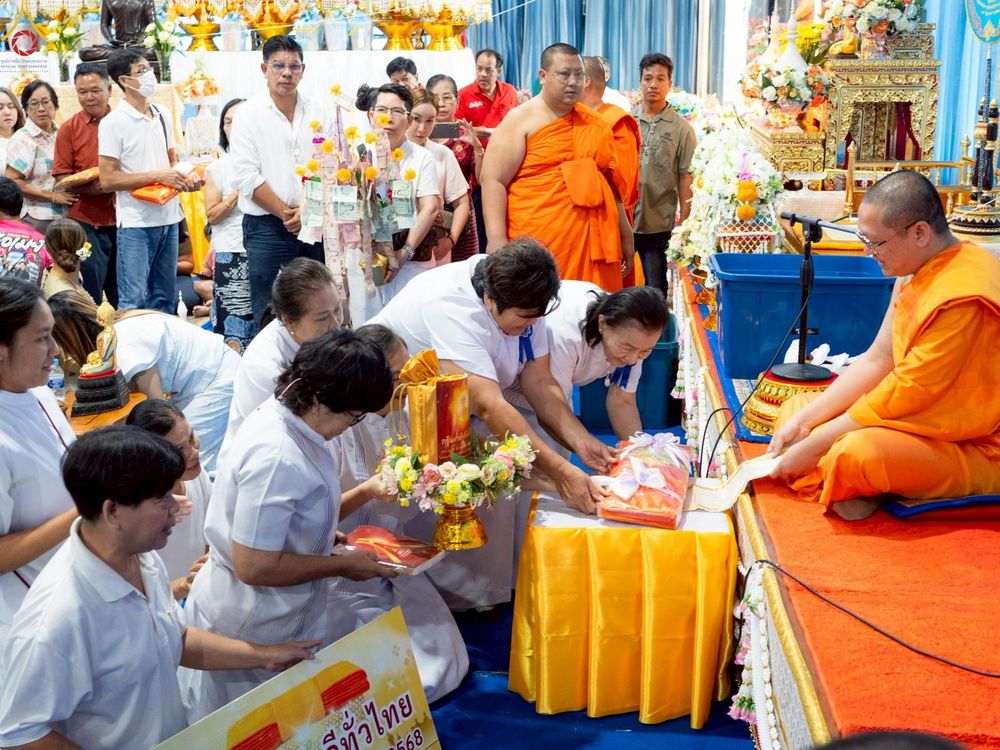 ภาพ No.258728:วันที่ 19 ตุลาคม พ.ศ. 2568 พิธีทอดกฐินสามัคคีทั่วไทย 30,000 วัด โดยคณะศิษยานุศิษย์ บูชาธรรม 81 ปี หลวงพ่อธัมมชโย ณ วัดบัวผัน แขวงท่าข้าม เขตบางขุนเทียน จ.กรุงเทพฯ