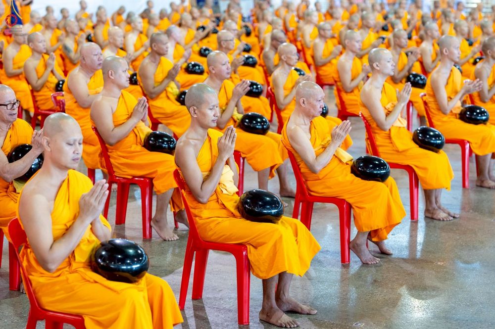 ภาพ No.263872:วันอาทิตย์ที่ 2 พฤศจิกายน พ.ศ. 2568 พิธีตักบาตรอาทิตย์ต้นเดือน ณ บ้านแก้วเรือนทองคุณยายฯ วัดพระธรรมกาย