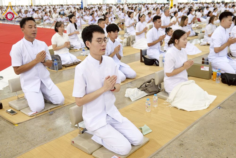 ภาพ No.258094:วันอาทิตย์ที่ 5 ตุลาคม พ.ศ. 2568 พิธีบูชาข้าวพระ ณ สภาธรรมกายสากล วัดพระธรรมกาย