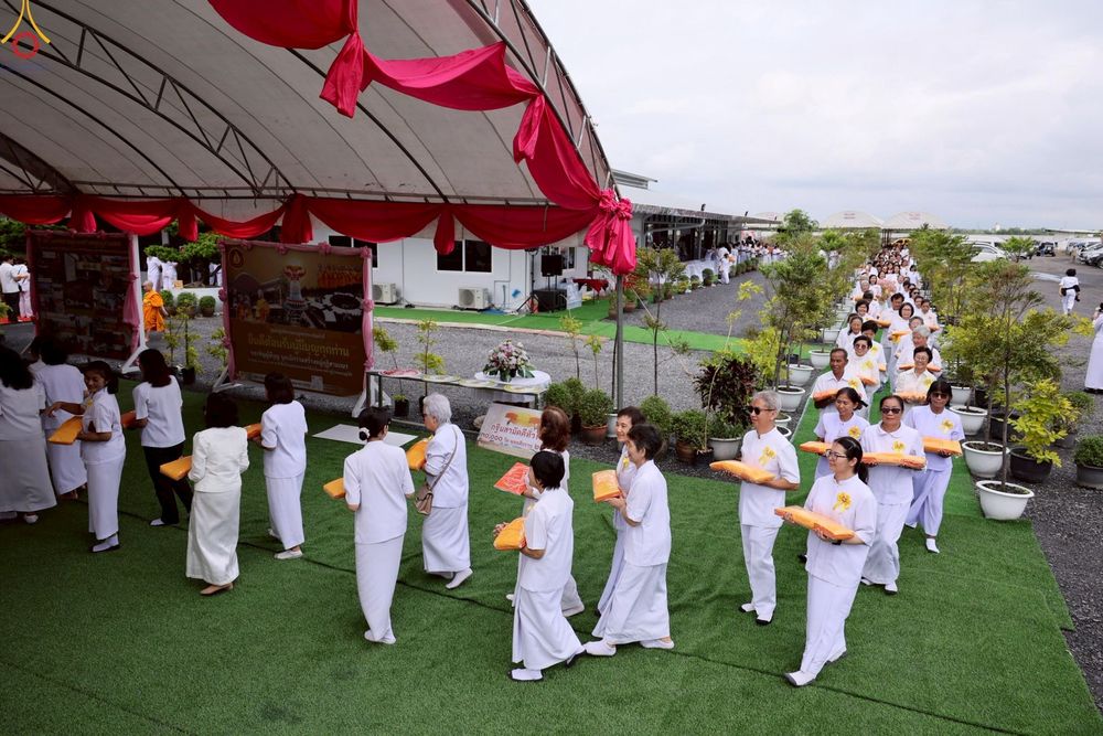 ภาพ No.272242:วันเสาร์ที่ 1 พฤศจิกายน พ.ศ. 2568 พิธีทอดกฐินสามัคคี สร้างกุฏิหมู่สามเณร ณ ศูนย์ปฏิบัติธรรมเบญจธรรม ปทุมธานี  ต.บ้านปทุม อ.สามโคก จ.ปทุมธานี