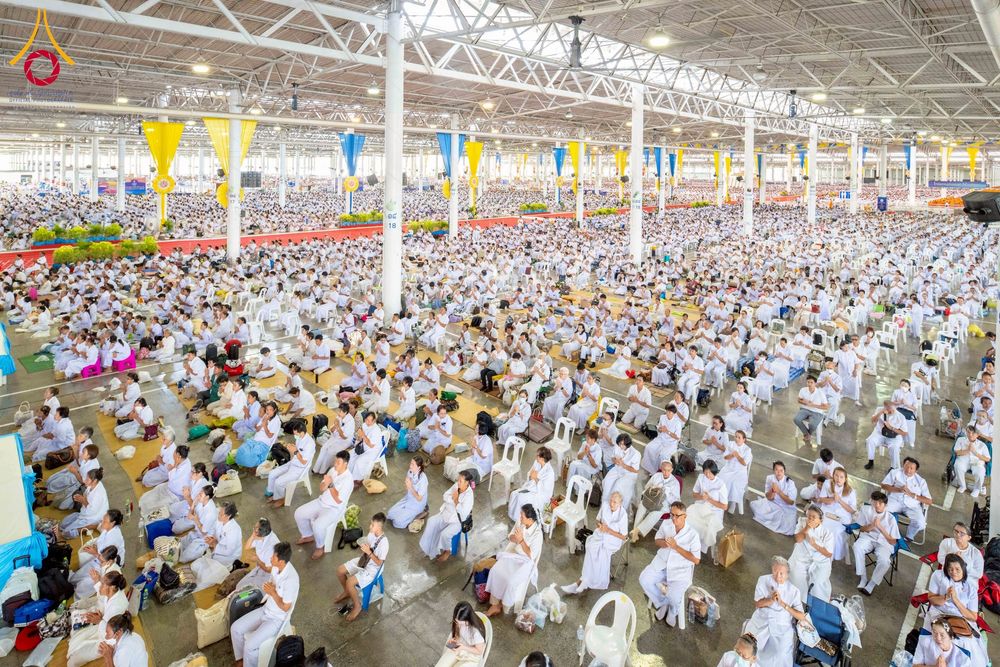 ภาพ No.264273:วันอาทิตย์ที่ 2 พฤศจิกายน พ.ศ. 2568 พิธีบูชาข้าวพระ ณ สภาธรรมกายสากล วัดพระธรรมกาย