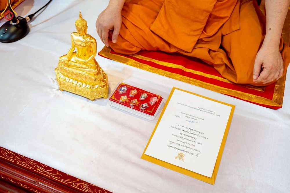 ภาพ No.214738:พิธีต้อนรับสัญญาบัตร พัดยศ พระราชวิเทศวชิรเวที (บัณฑิต วรปญฺโญ) เจ้าอาวาสวัดพระธรรมกายสกอตแลนด์ สหราชอาณาจักร ผู้ช่วยเจ้าอาวาสวัดพระธรรมกาย ณ อุโบสถพระไตรปิฏก วัดพระธรรมกาย