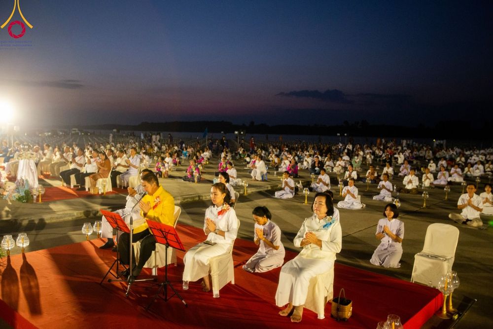 ภาพ No.97312:พิธีทอดผ้าป่า เพื่อสร้าง "ลานอเนกประสงค์พญานาค 4 ตระกูล" และพิธีจุดประทีปโคมลอย ลอยกระทง ถวายประทีปเป็นพุทธบูชา ณ พุทธอุทยานนานาชาติ จ.หนองคาย วันที่ 27 พฤศจิกายน พ.ศ. 2566