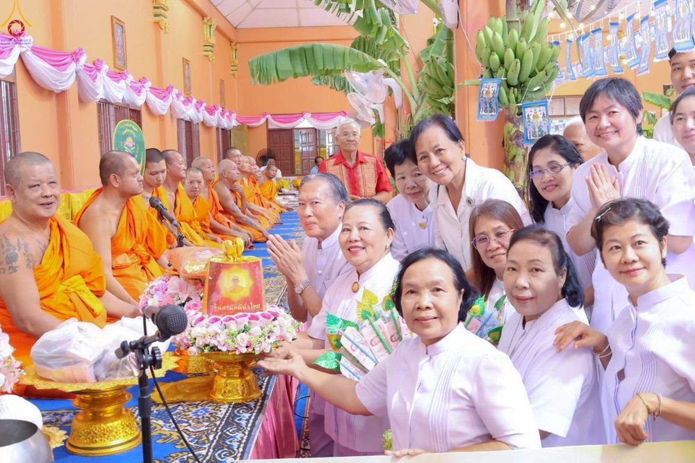 ภาพ No.260100:วันที่ 19 ตุลาคม พ.ศ. 2568 พิธีทอดกฐินสามัคคีทั่วไทย 30,000 วัด โดยคณะศิษยานุศิษย์ บูชาธรรม 81 ปี หลวงพ่อธัมมชโย ณ วัดปากคลองมอญ อ.บางเสาธง จ.สมุทรปราการ