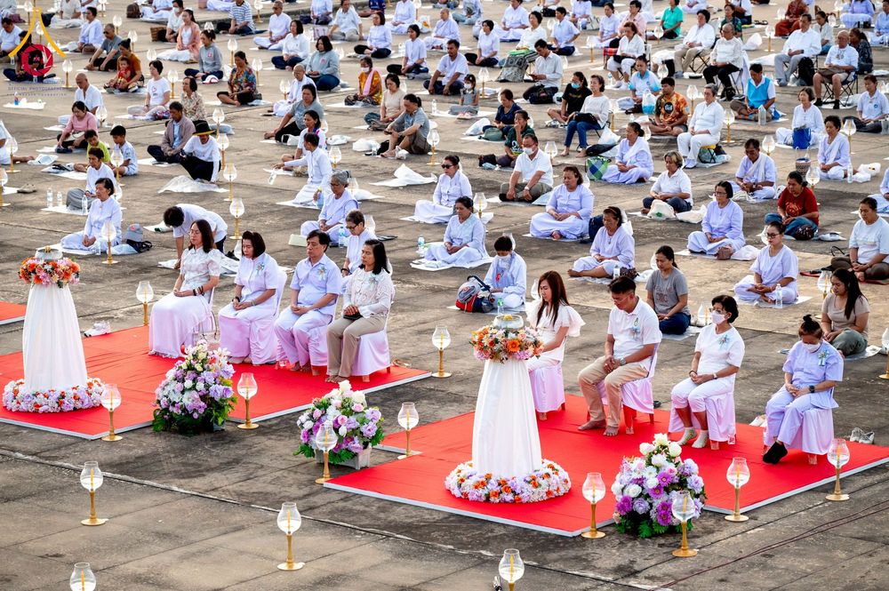 ภาพ No.250415:วันอังคารที่ 7 ตุลาคม พ.ศ. 2568 พิธีจุดประทีปบูชาพระรัตนตรัย ณ ลานธรรมปทุมรัตน์ธรรมเจดีย์ พุทธอุทยานนานาชาติ อ.โพนพิสัย จ.หนองคาย