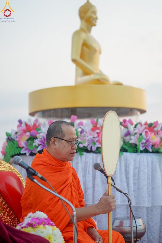 ภาพ No.180385:พิธีตักบาตรพระ ๑,๐๐๐ รูป ฉลองเมืองลำปาง ๑,๓๔๔ ปี วันเสาร์ที่ ๗ ธันวาคม พ.ศ. ๒๕๖๗ ณ ลานพระบรมราชานุสาวรีย์ พระนเรศวรมหาราช อ.เกาะคา จ.ลำปาง